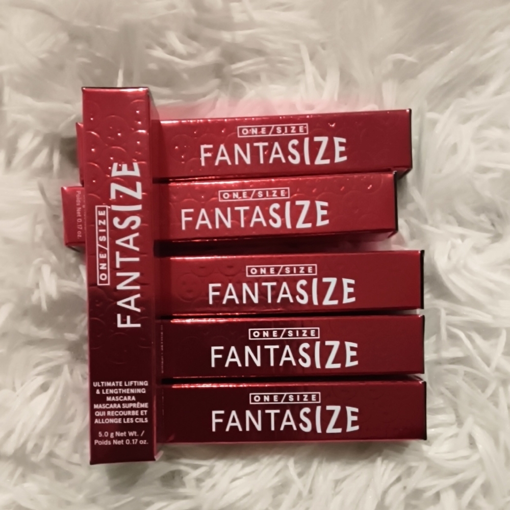 Fantasize Mascara in Vibrant Red 6Pcs
